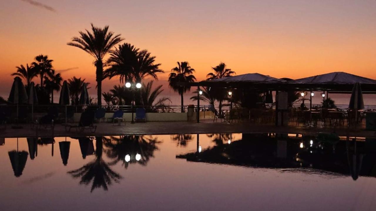 Helios Bay Hotel And Suites Klorakas Exteriör bild