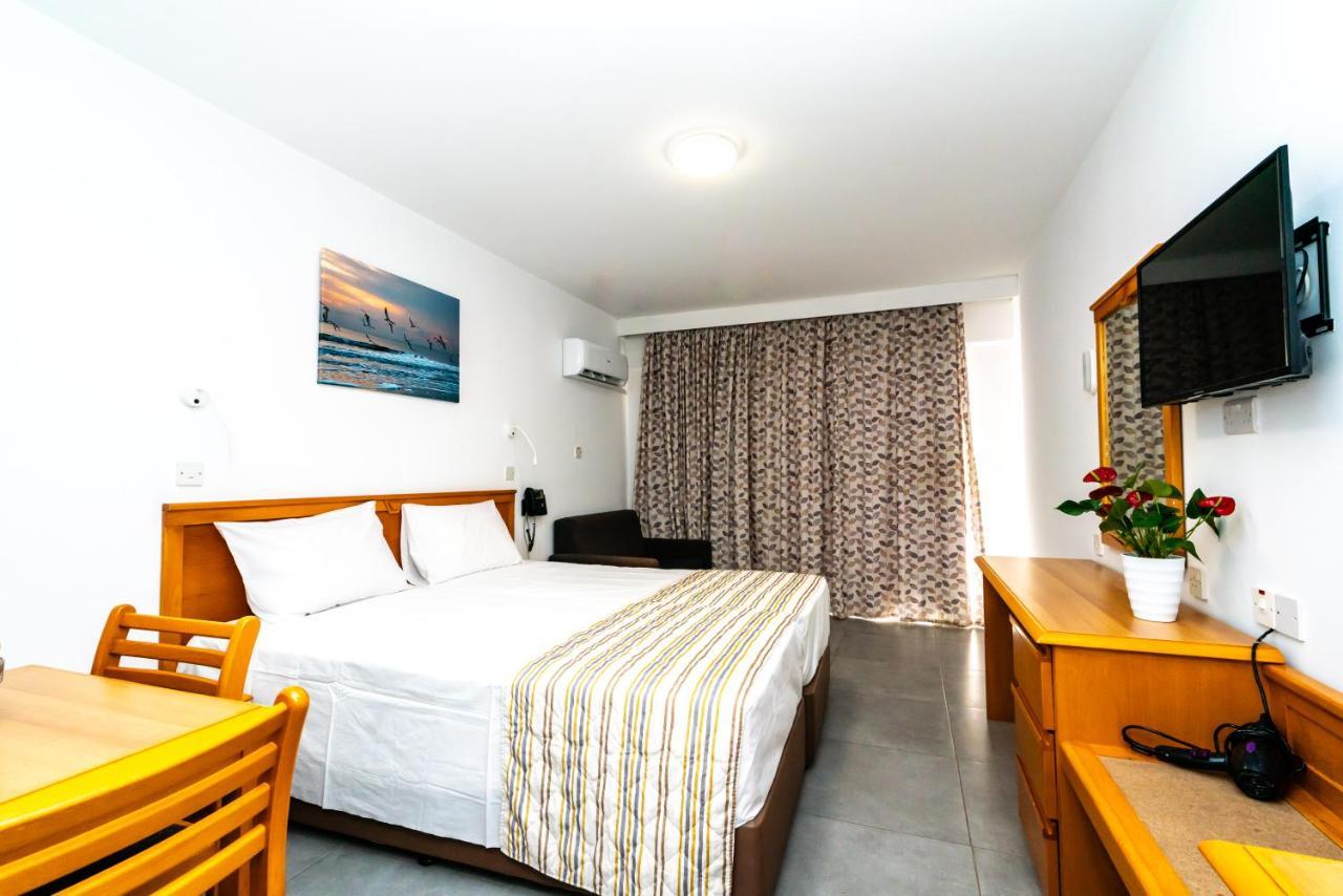 Helios Bay Hotel And Suites Klorakas Exteriör bild