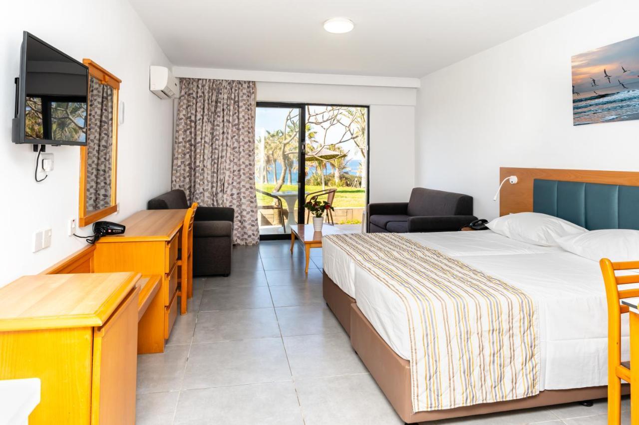 Helios Bay Hotel And Suites Klorakas Exteriör bild