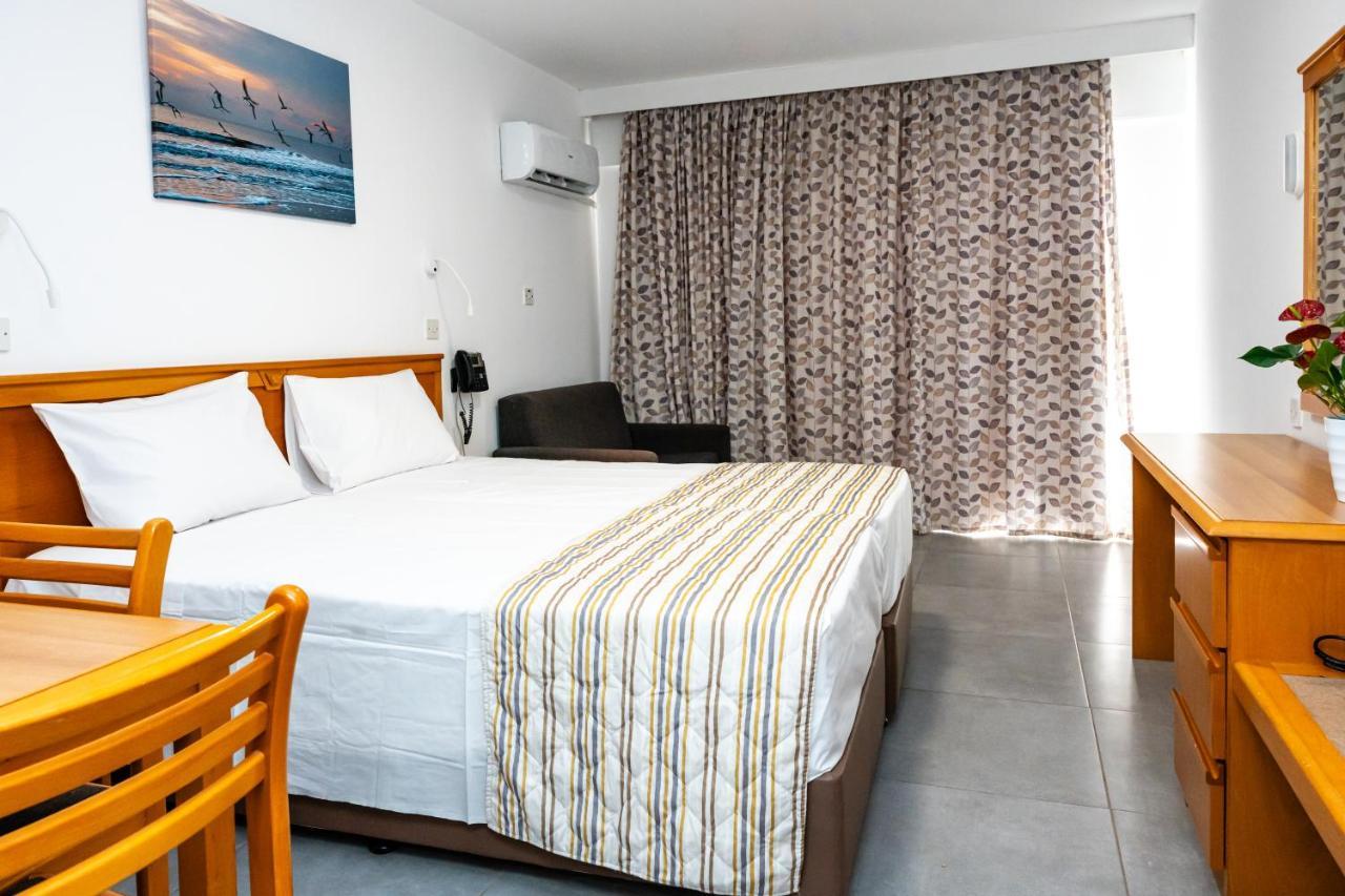Helios Bay Hotel And Suites Klorakas Exteriör bild