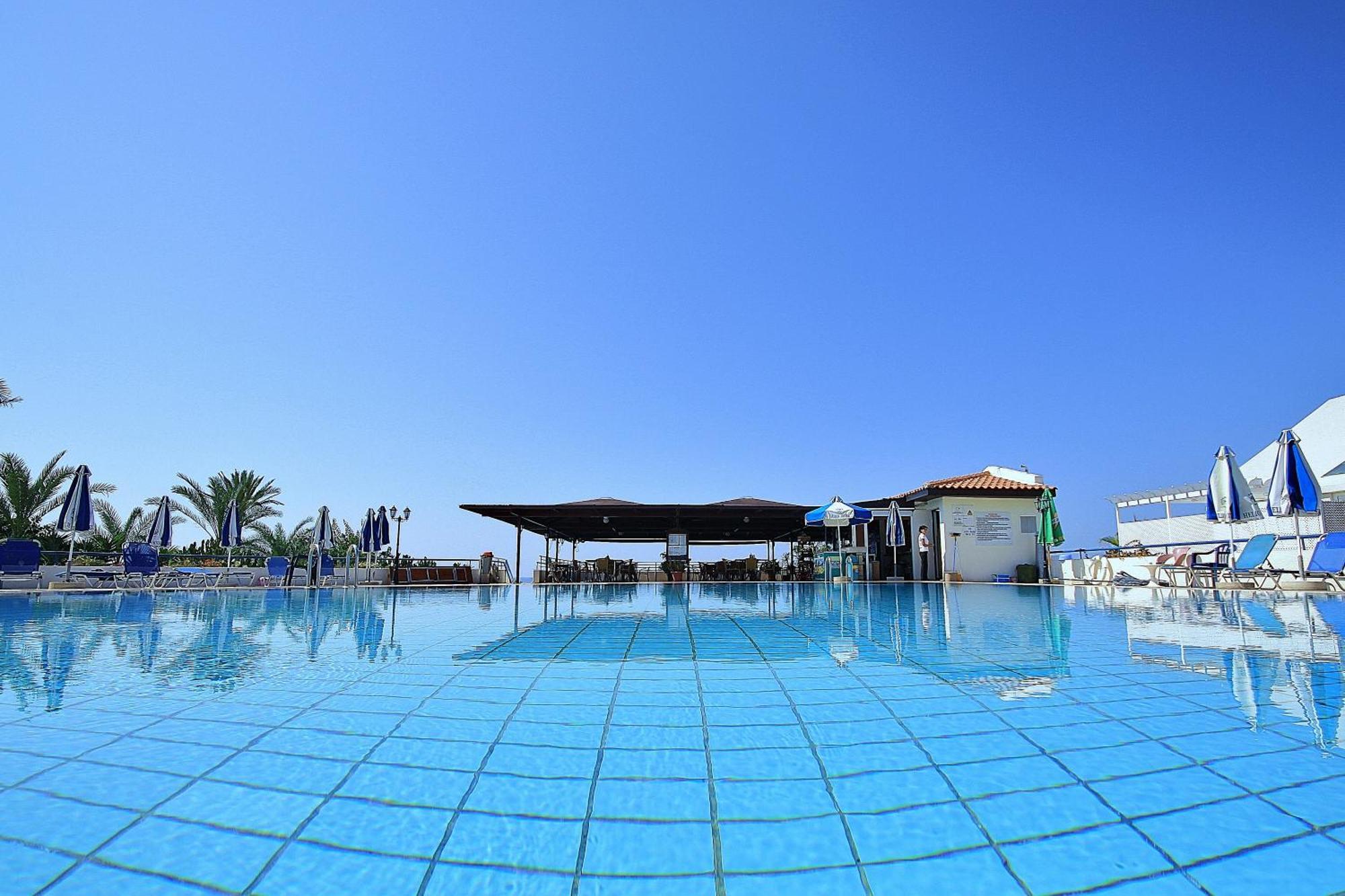 Helios Bay Hotel And Suites Klorakas Bekvämligheter bild