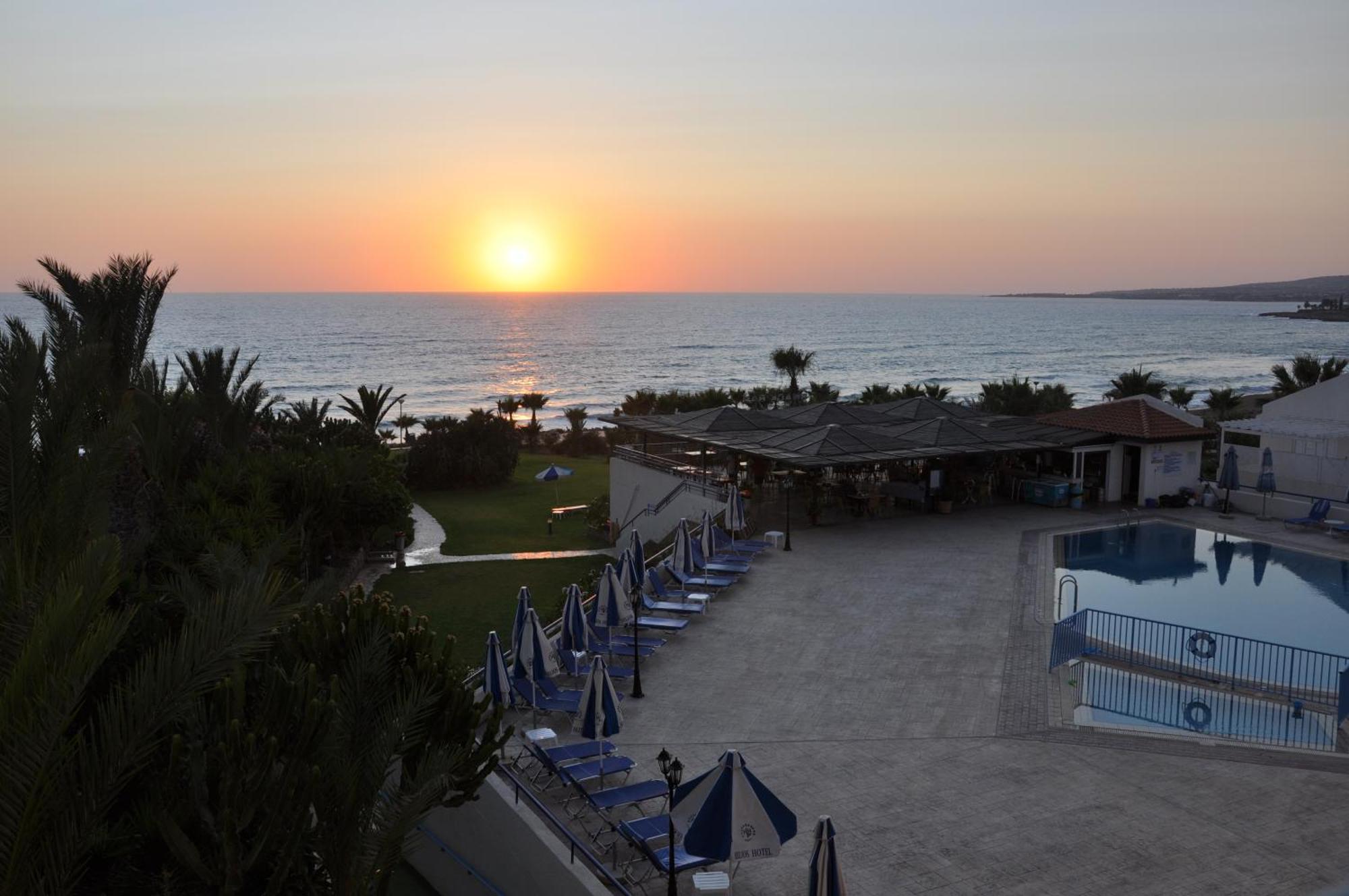 Helios Bay Hotel And Suites Klorakas Exteriör bild