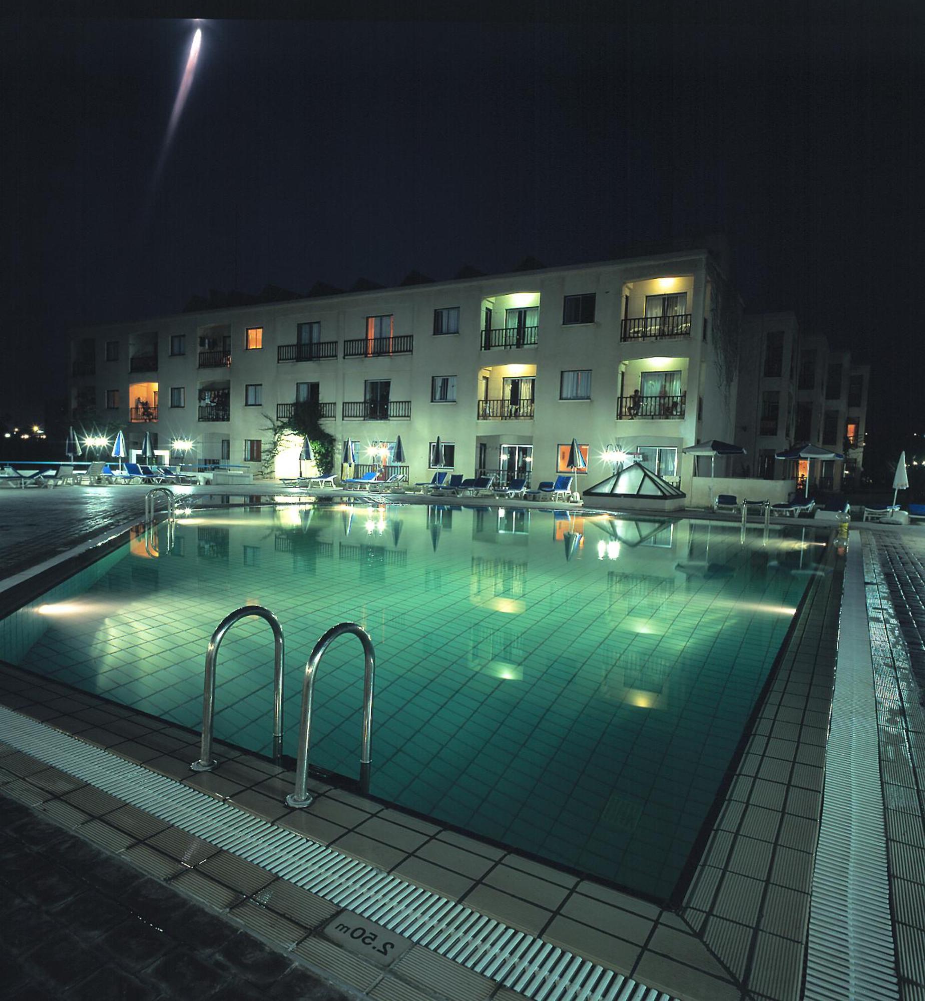 Helios Bay Hotel And Suites Klorakas Exteriör bild
