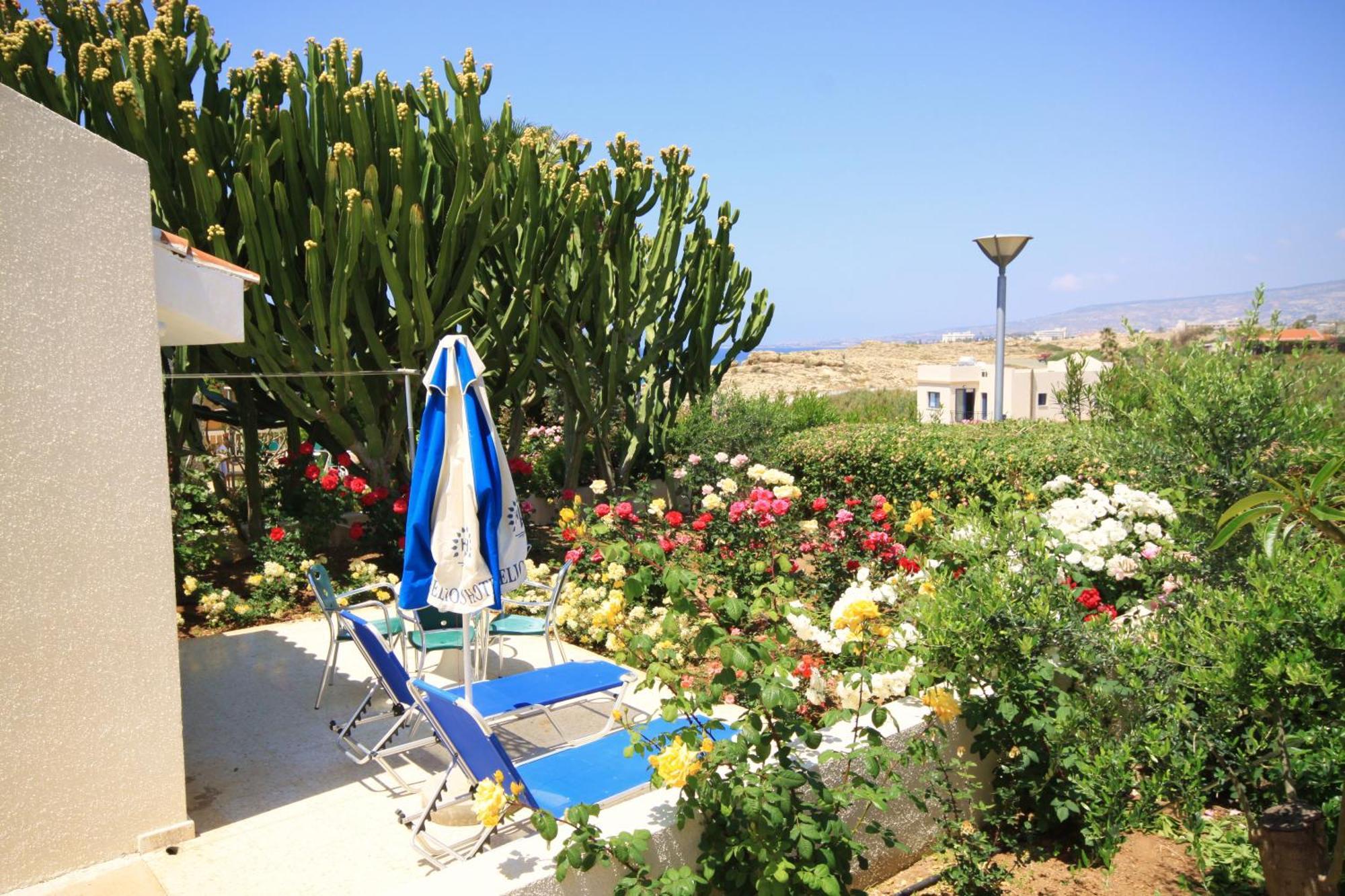 Helios Bay Hotel And Suites Klorakas Exteriör bild