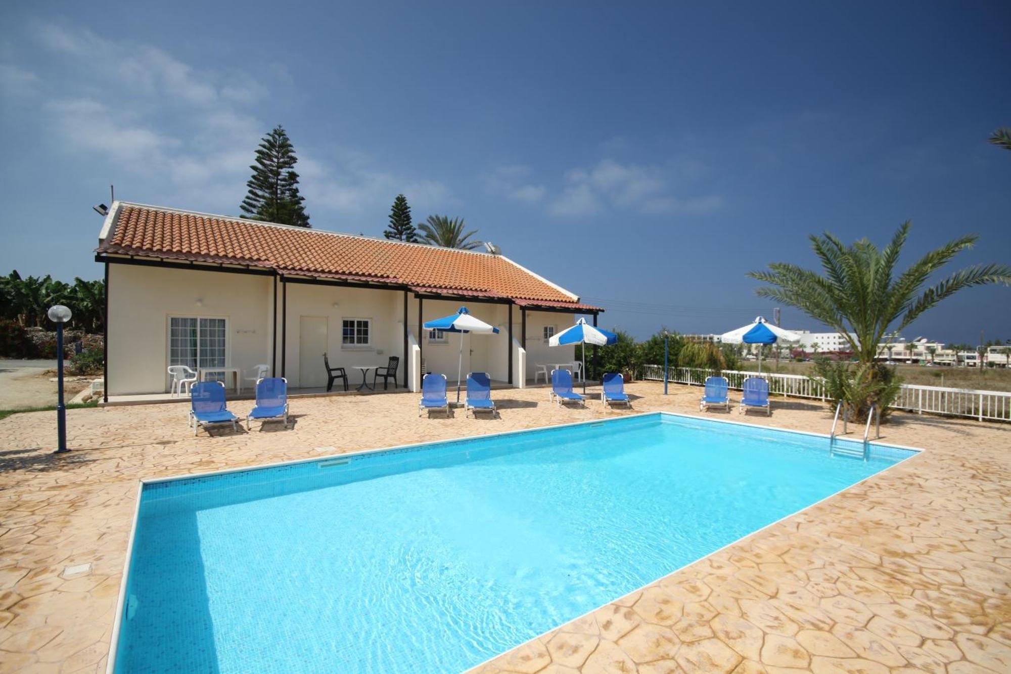 Helios Bay Hotel And Suites Klorakas Exteriör bild