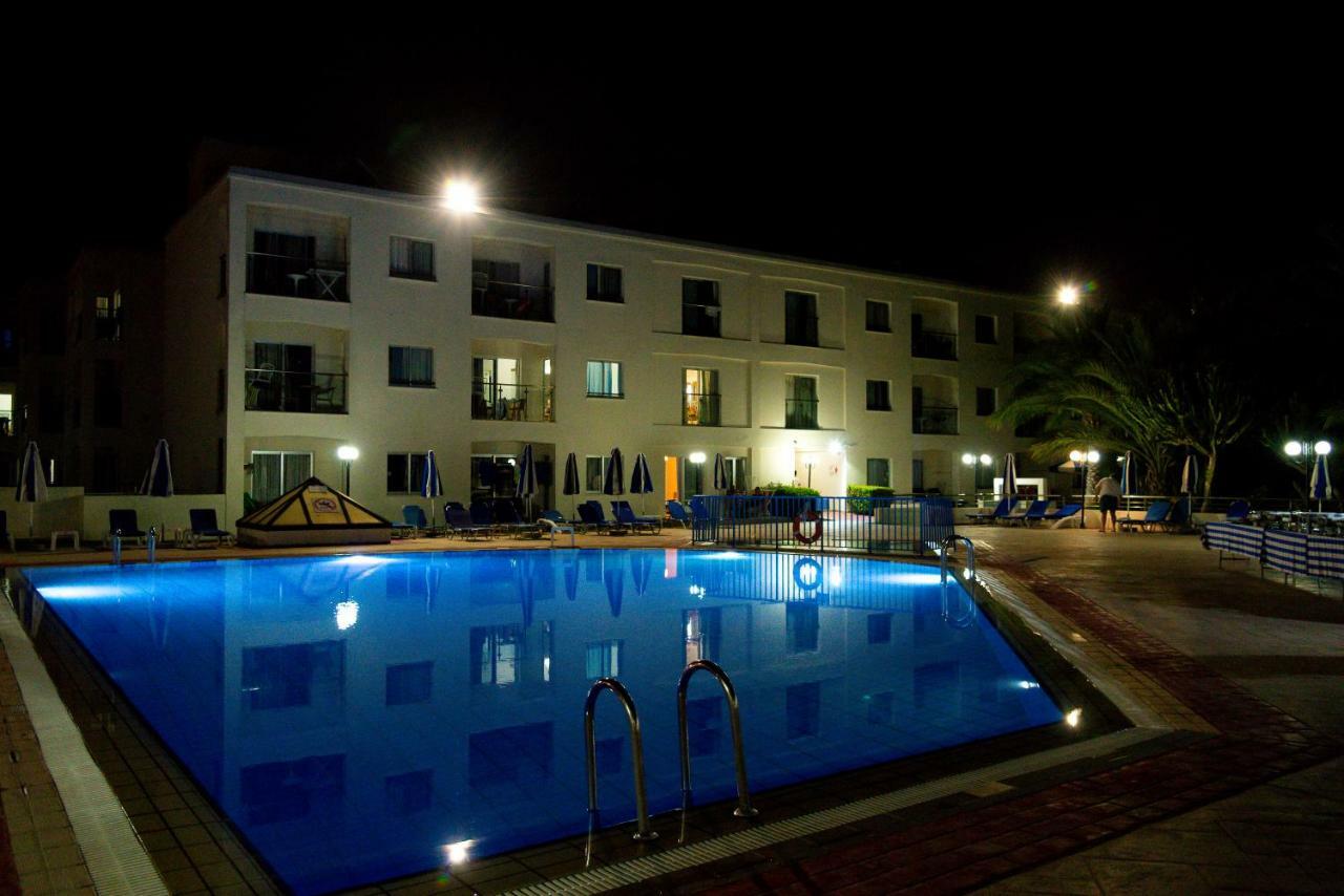 Helios Bay Hotel And Suites Paphos Exteriör bild