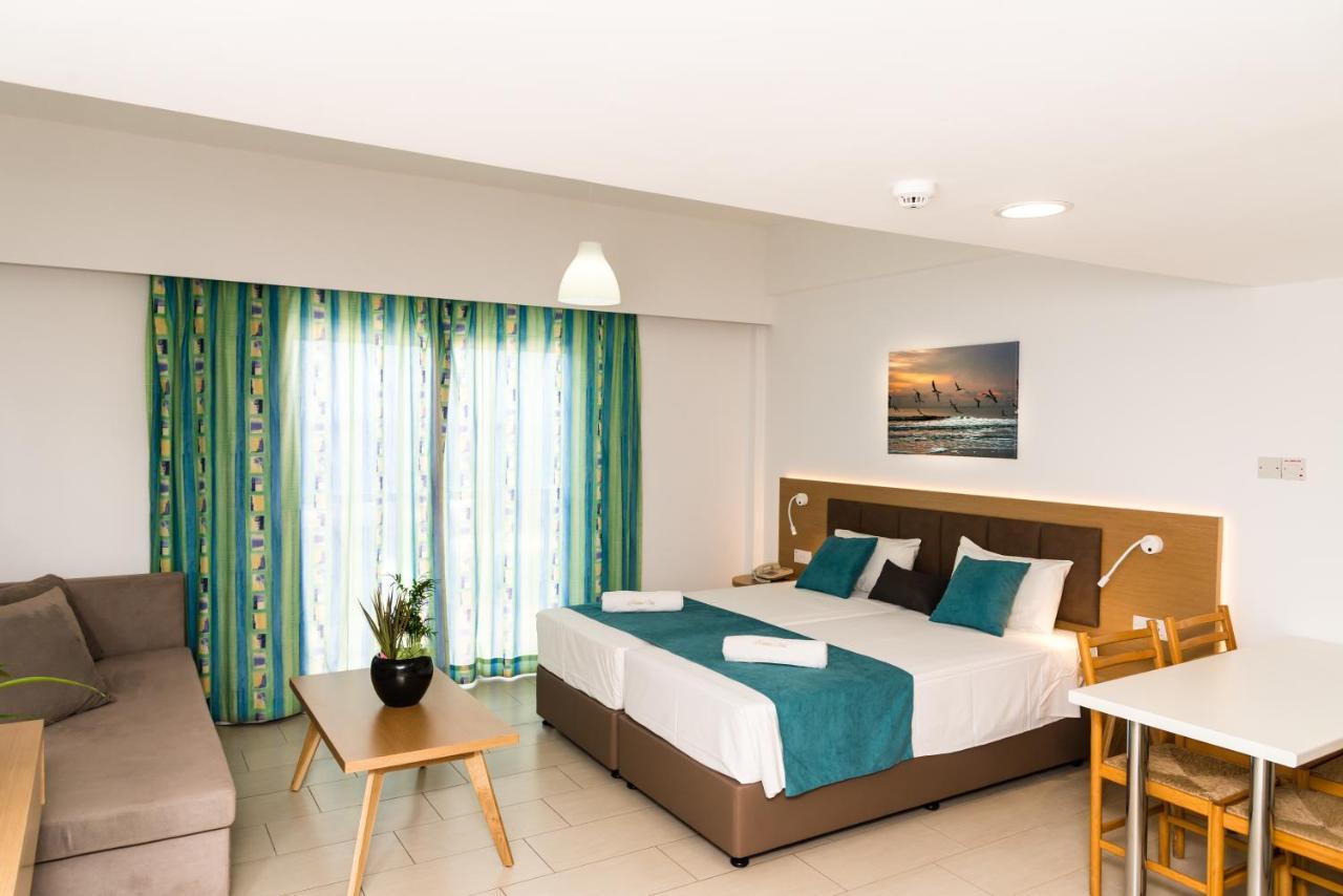 Helios Bay Hotel And Suites Klorakas Exteriör bild