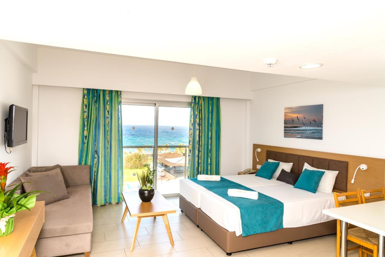 Helios Bay Hotel And Suites Klorakas Exteriör bild